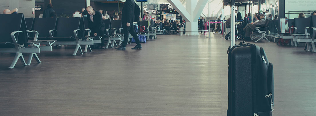 ¿Cómo se pagan los gastos durante los viajes de empresa?