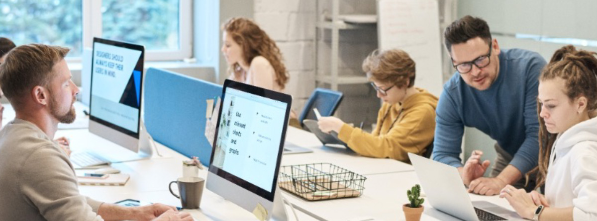 ¿Puede la empresa revisar mi correo electrónico?